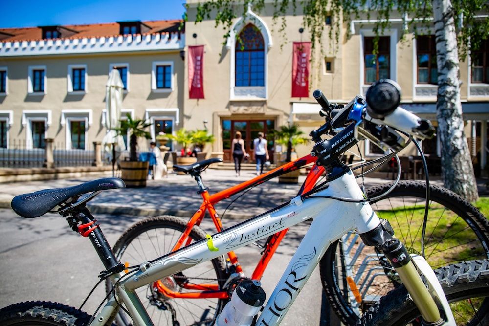 undefined Chateau St Havel 10