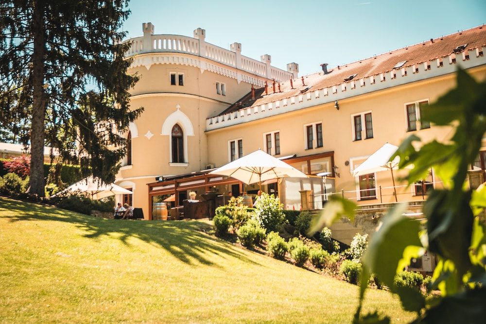 undefined Chateau St Havel 7