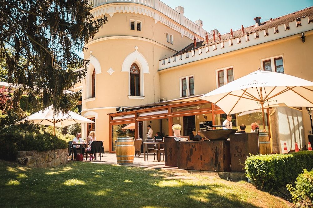 undefined Chateau St Havel 6