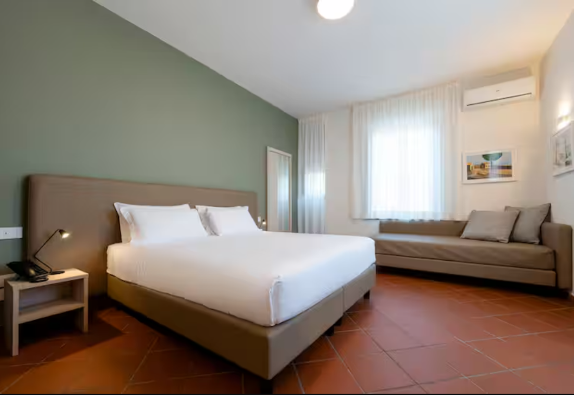 Twin Accessible Club House Room