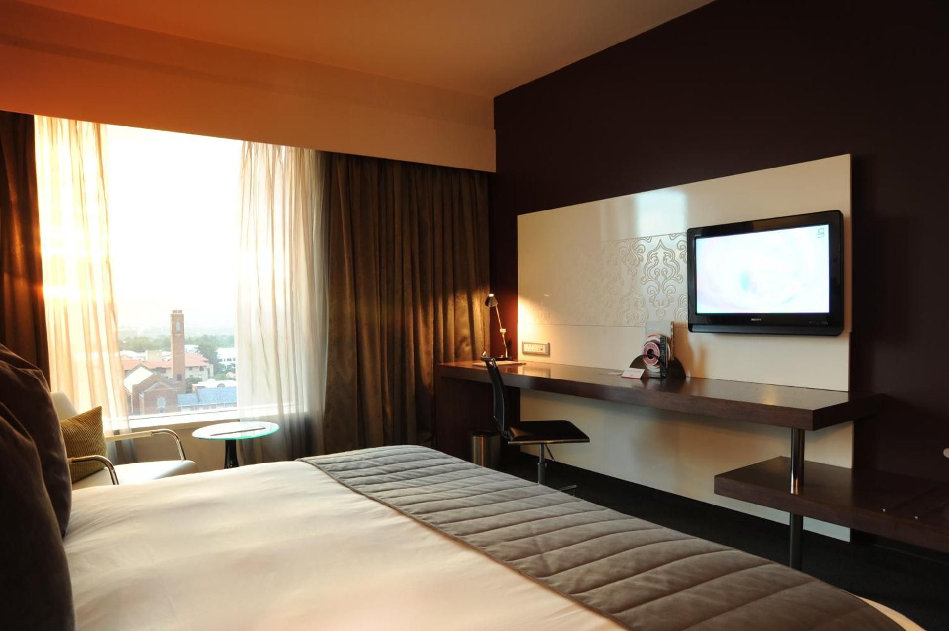 Deluxe Room 1 King Bed Non Smoking