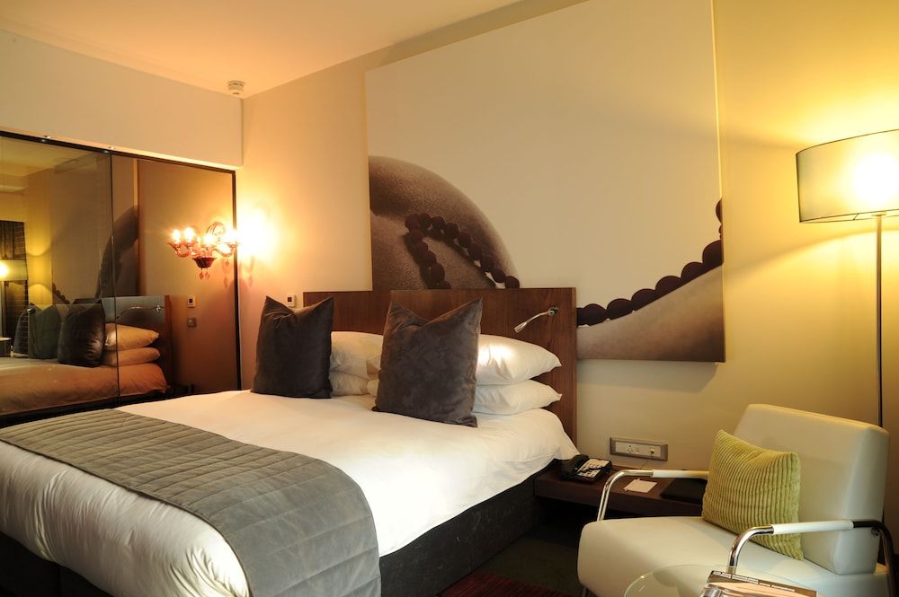 Southern Sun Rosebank Deluxe Room 2