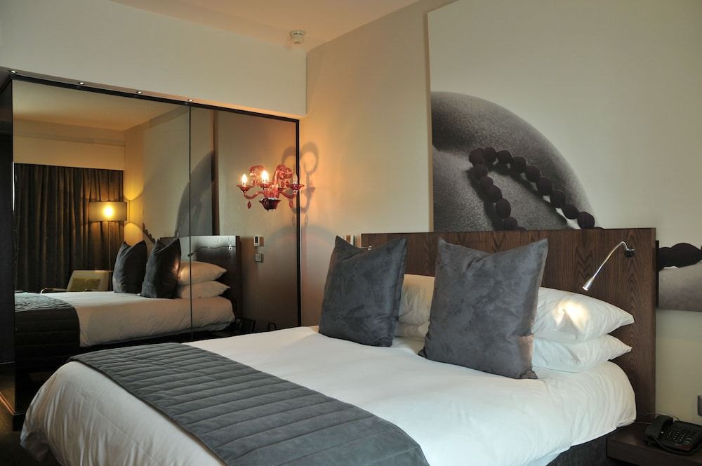 Southern Sun Rosebank Deluxe Room 3