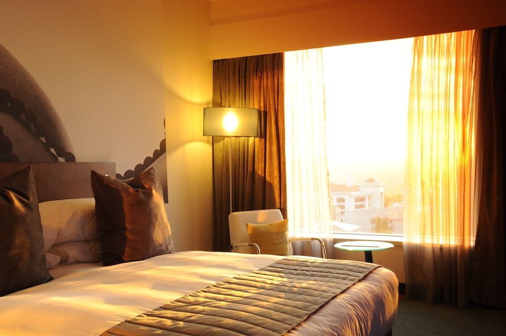Southern Sun Rosebank Deluxe Room 5