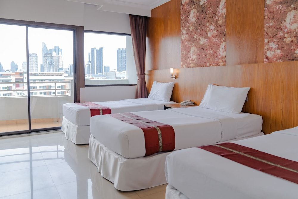 Deluxe Triple Room, 1 Bedroom, Balcony, City View
