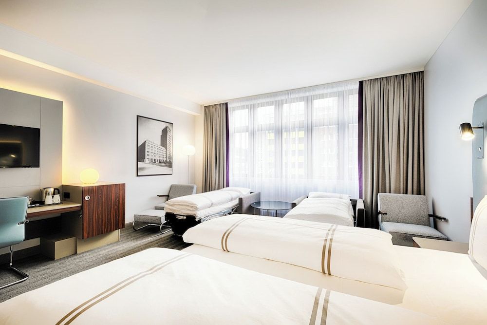 Premier Inn Köln City Mediapark Family Quadruple Room 4