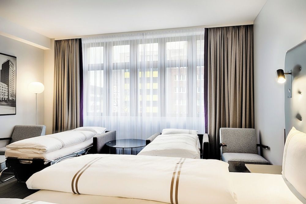 Premier Inn Köln City Mediapark Family Quadruple Room 5