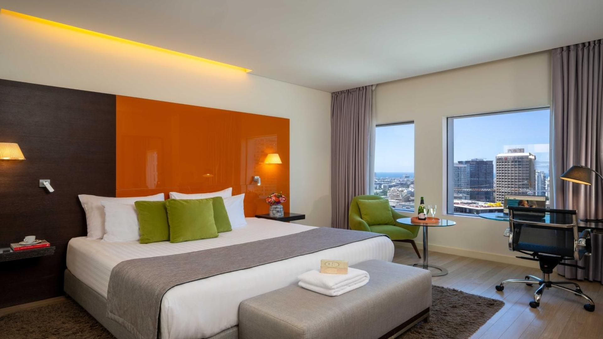 1 King Junior Suite City View