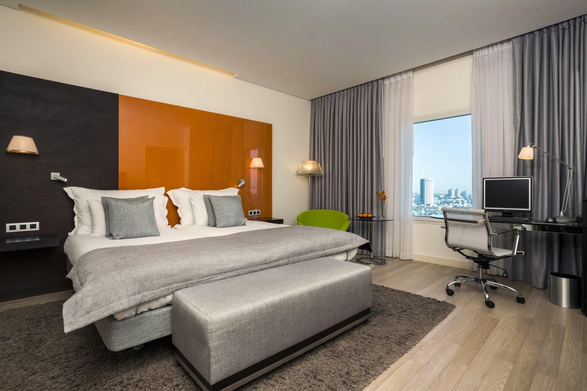 1 King Junior Suite City View