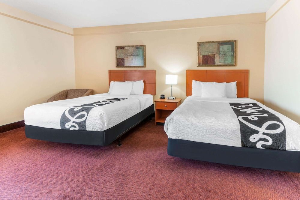 Room, 2 Queen Beds, Accessible, Non Smoking (Mobility, Bathtub w/Grab bars)