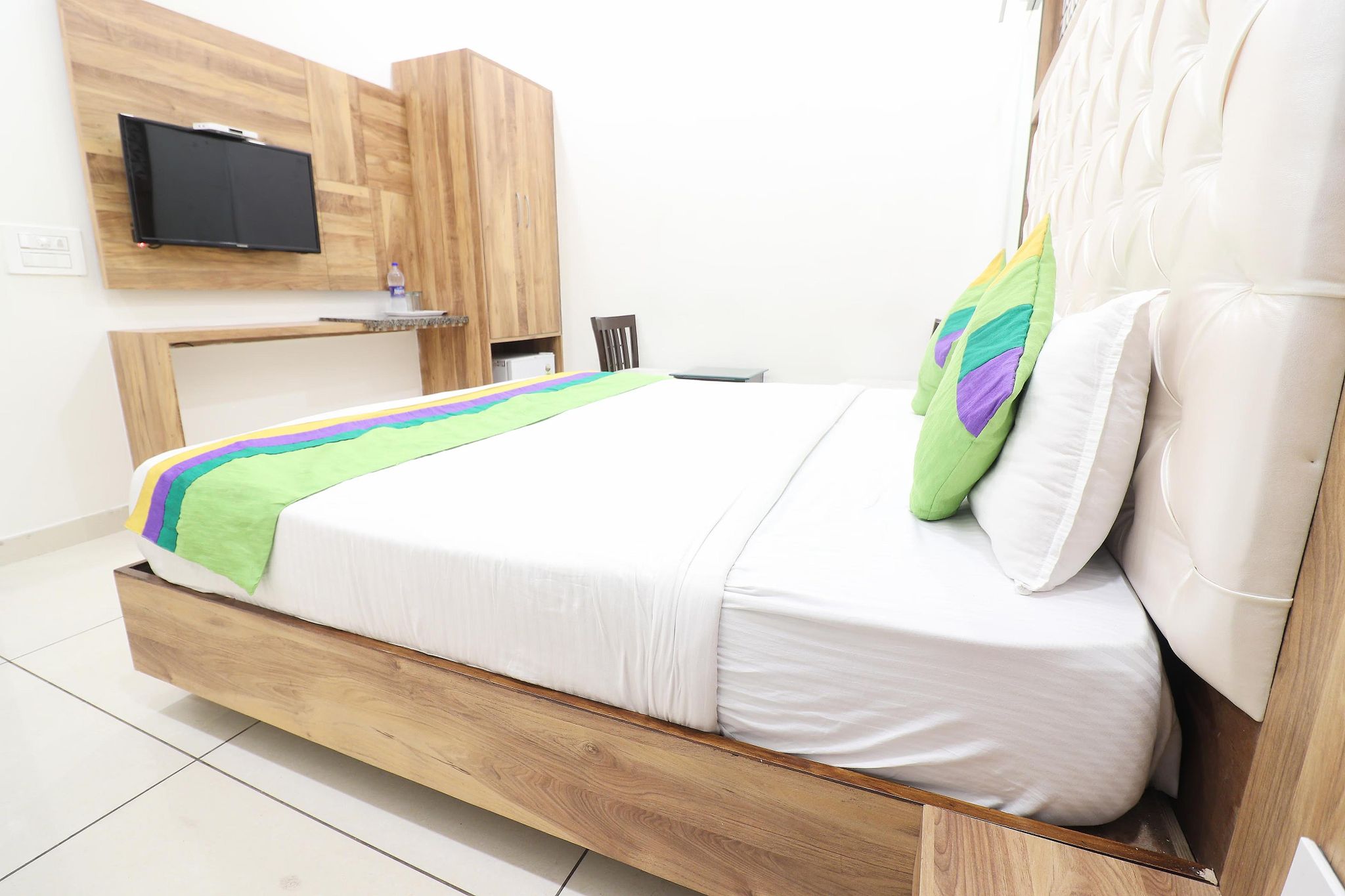 Treebo Trend The Savera Park Deluxe Double Room 8