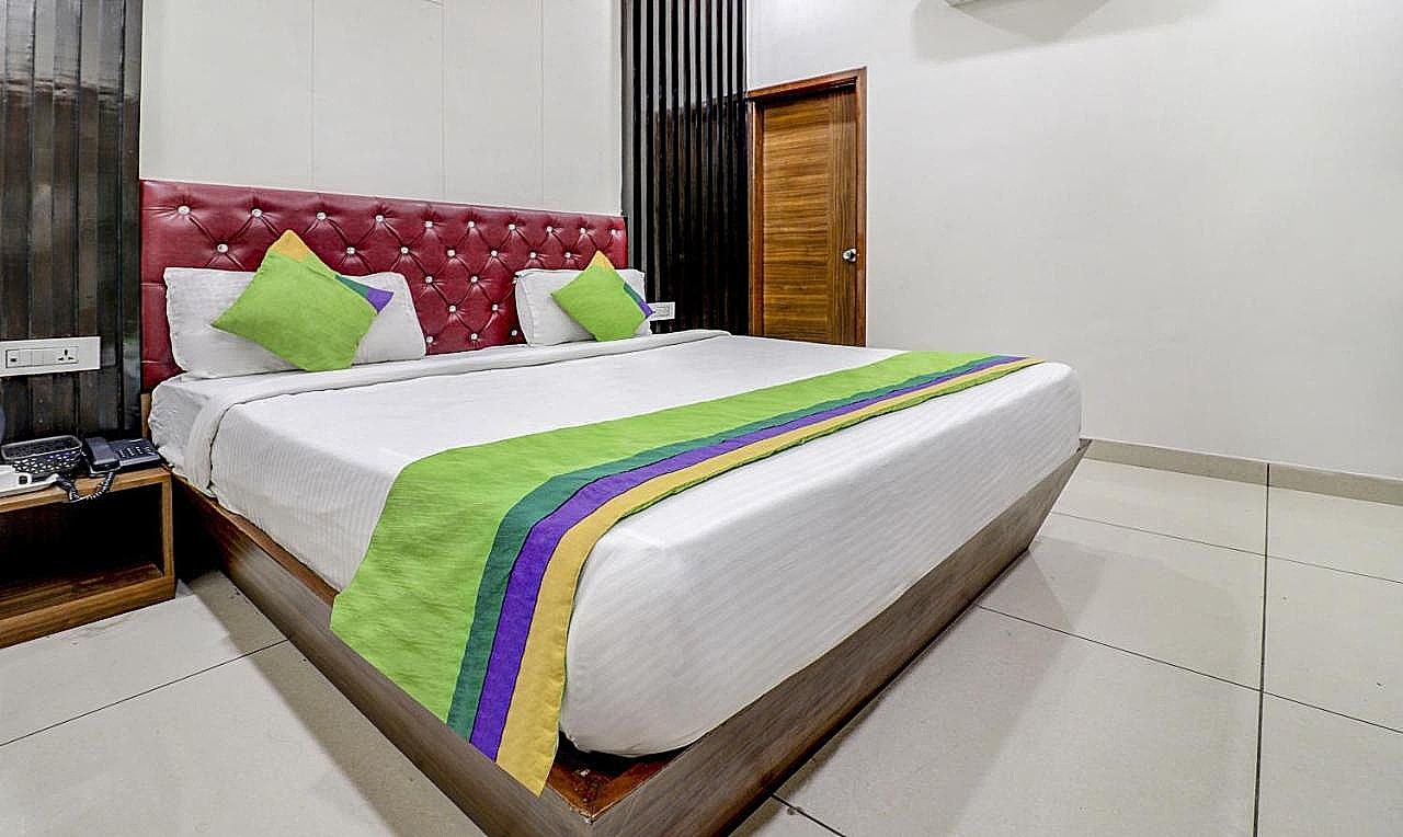 Treebo Trend The Savera Park Deluxe Double Room 2