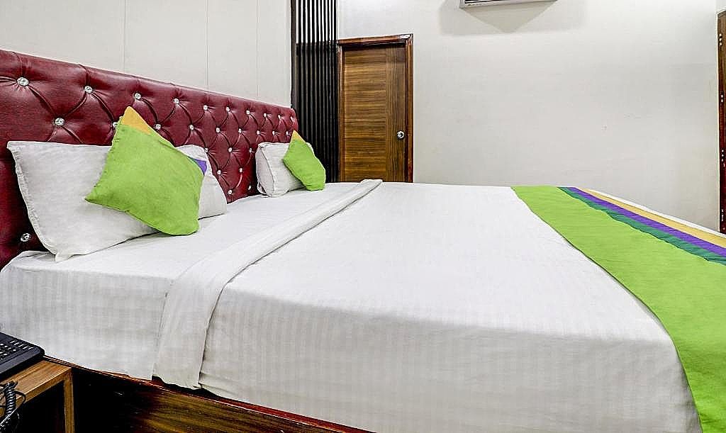 Treebo Trend The Savera Park Deluxe Double Room 5