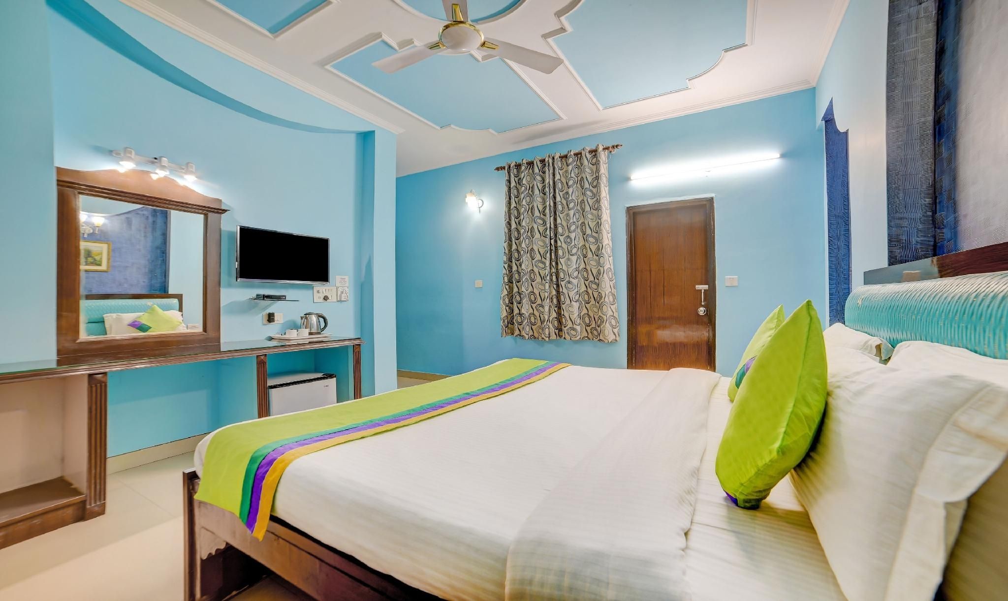 Mahogany Double Room-Edelweiss Tokio-YCHS