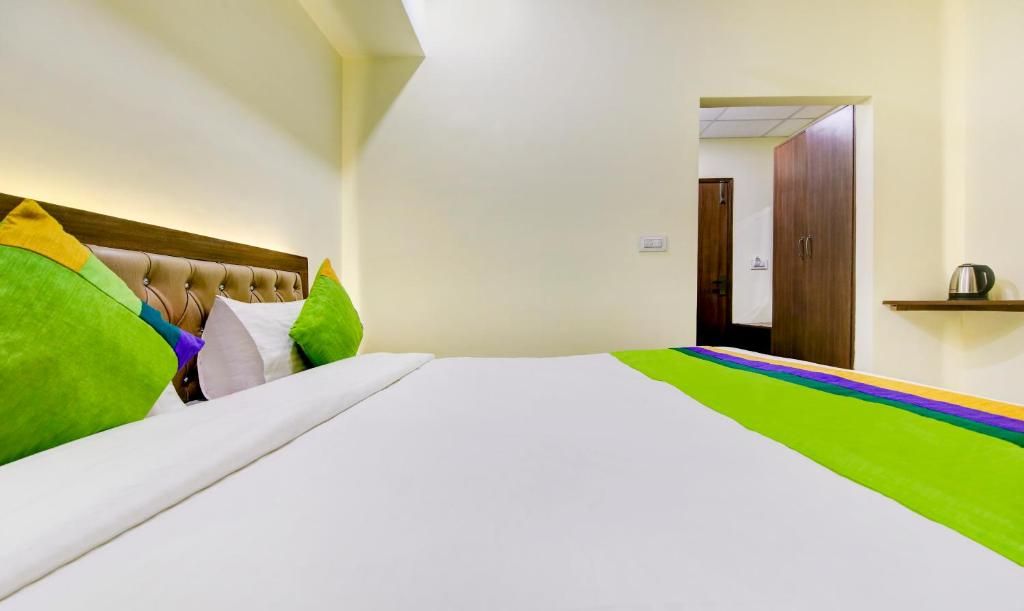 Itsy Hotels Oasis Inn Standard Double Room 4