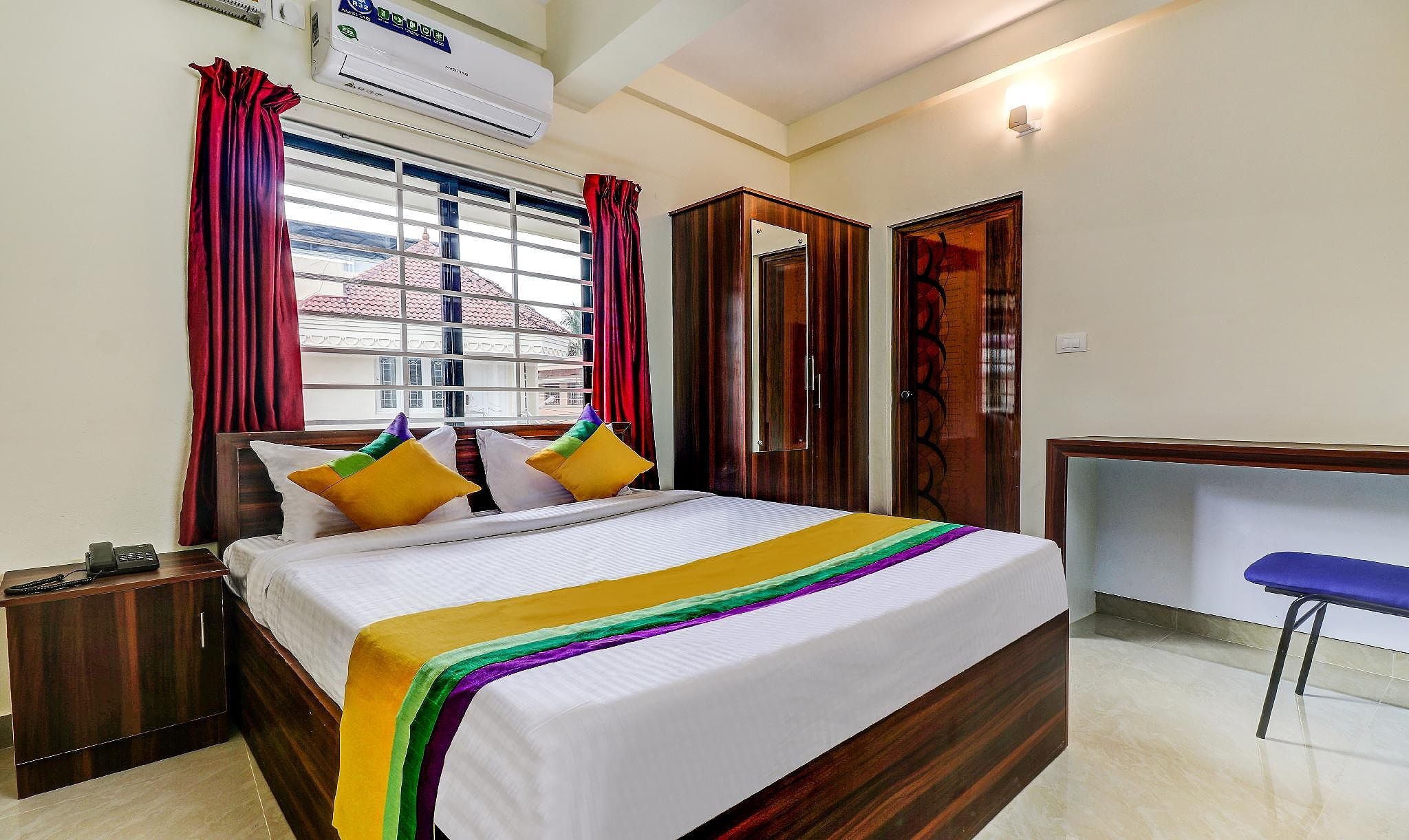 Itsy Hotels Rain Tulsi Stayz, Palarivattom Junction Standard Double Room 4