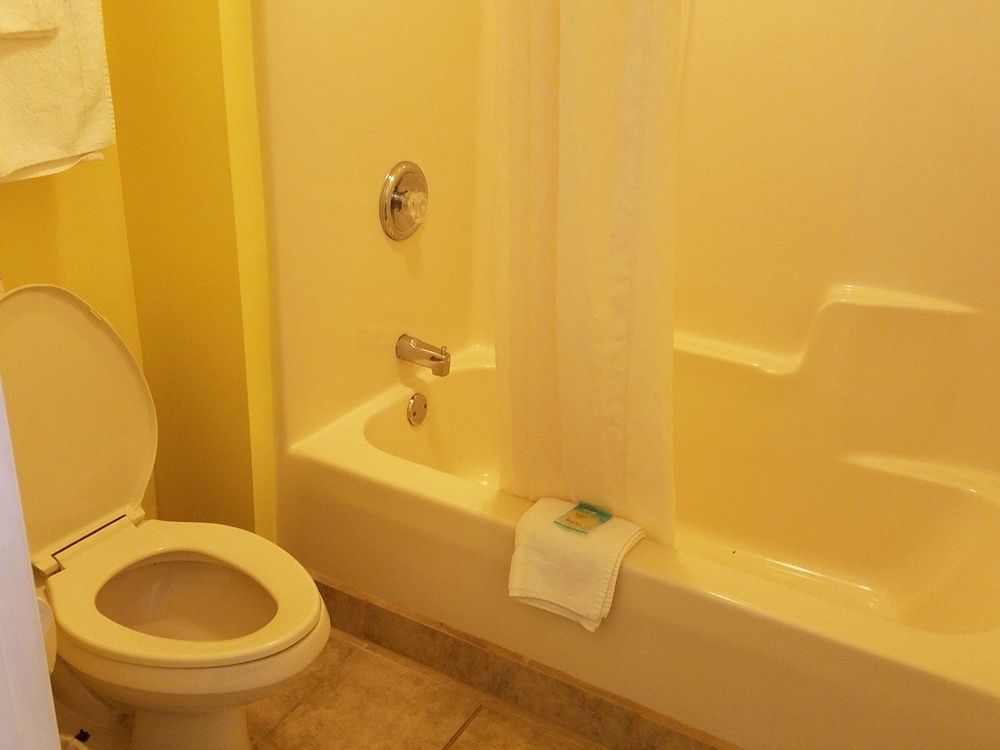 Meriwether Country Inn Standard Double Room 3