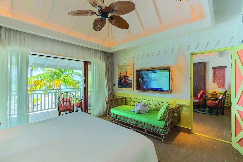 Suite, 1 King Bed (SKY SUITE)