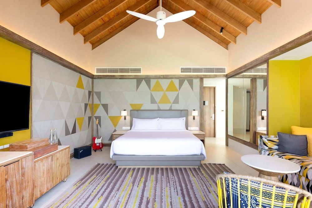 Standard Room, 1 King Bed, Ocean View (Silver Sky Studio)