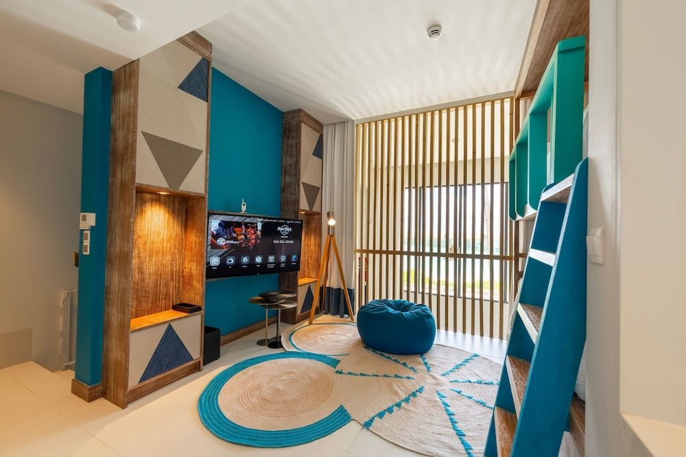 Hard Rock Hotel Maldives Silver Family Pool Suite (Two-Bedroom Duplex) 5