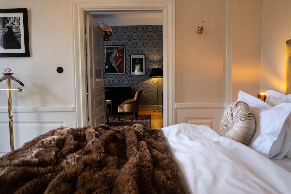 Suite, 1 King Bed, Non Smoking