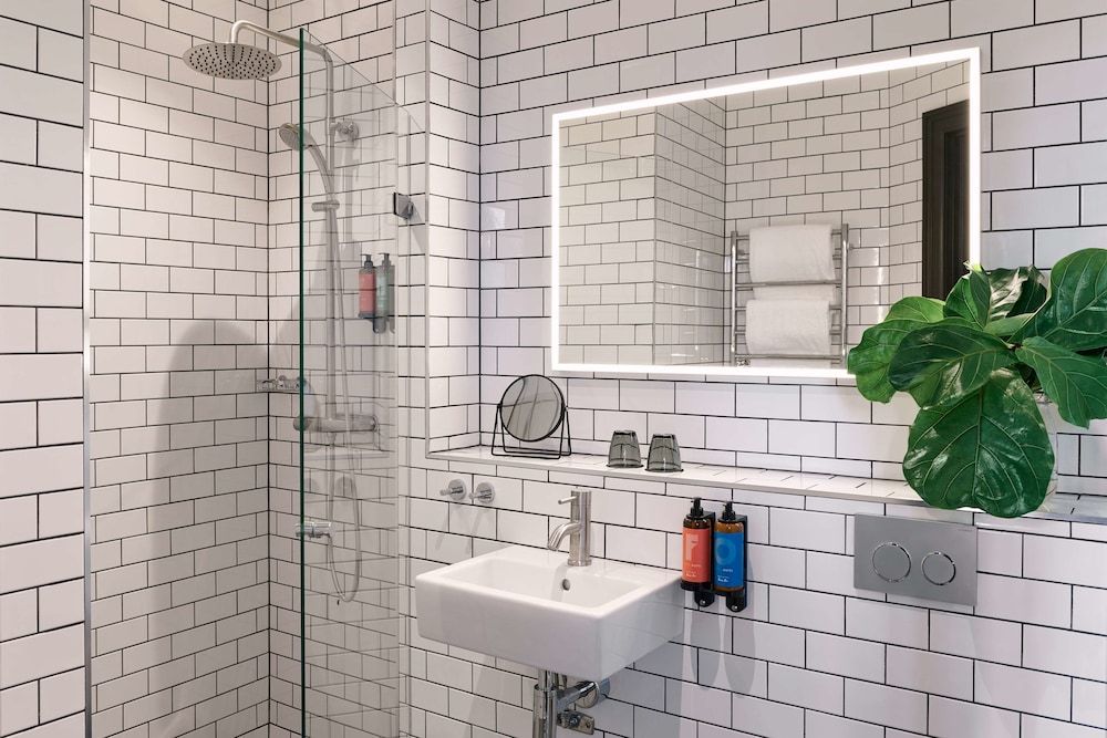 NOFO Hotel, WorldHotels Crafted Classic Room, 1 Queen Bed, Non Smoking 4