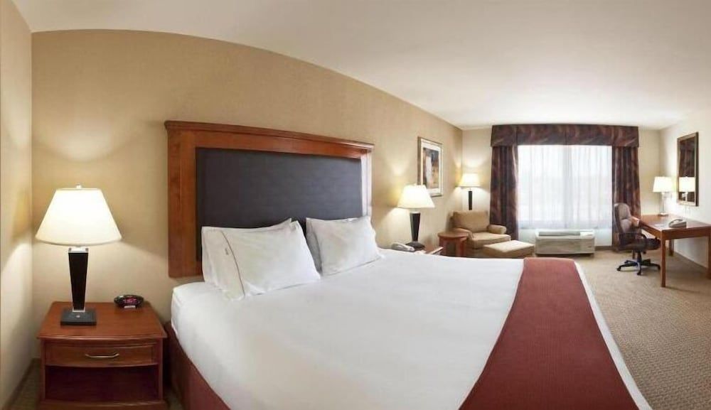 Standard Room, 1 King Bed, Jetted Tub