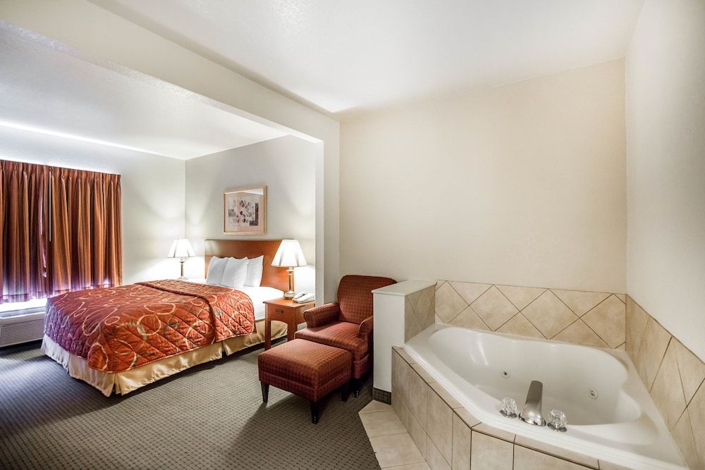Suite, 1 King Bed, Non Smoking, Jetted Tub