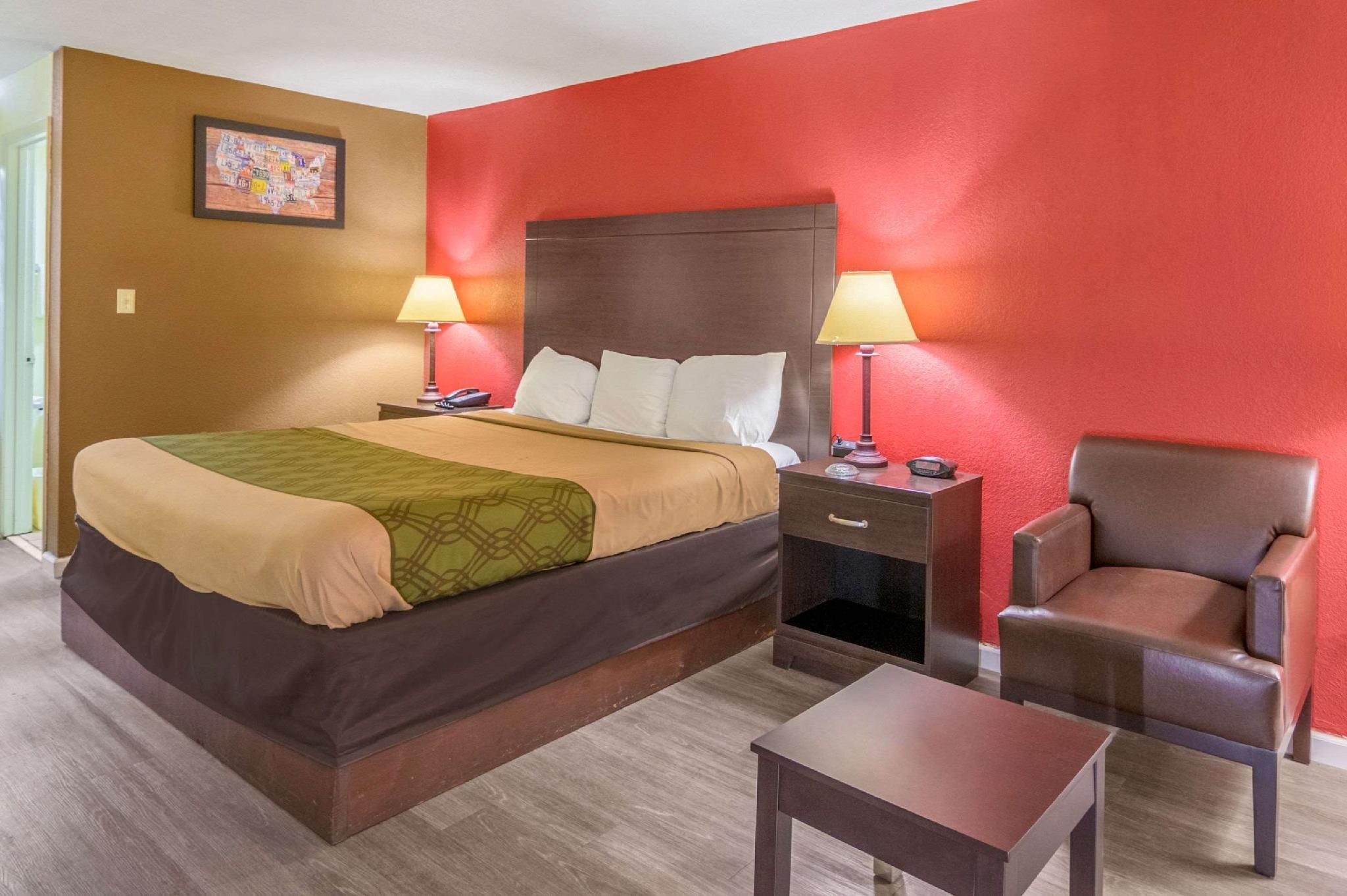 1 King Bed, Smoking, Accessible