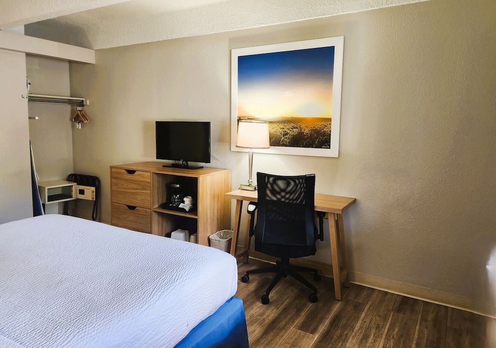 undefined Days Inn by Wyndham Denver Downtown 4
