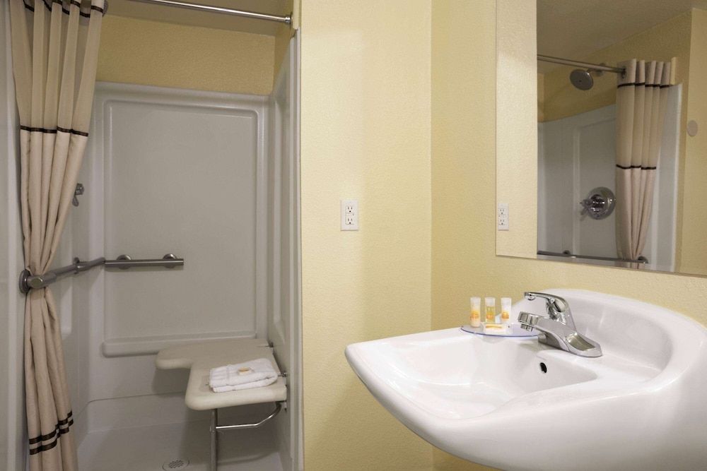 undefined Days Inn by Wyndham Denver Downtown 7