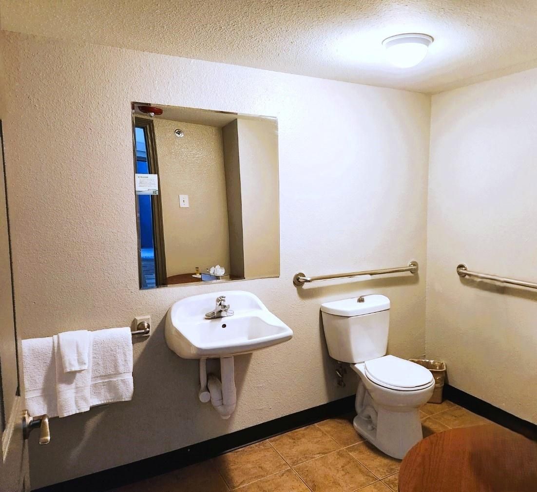 1 King Bed Non-Smoking