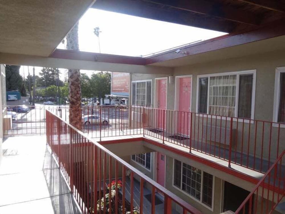 undefined The Flamingo Motel 2