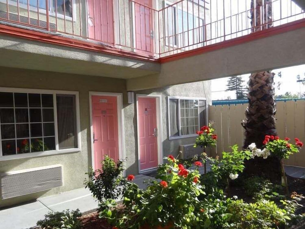 undefined The Flamingo Motel 3