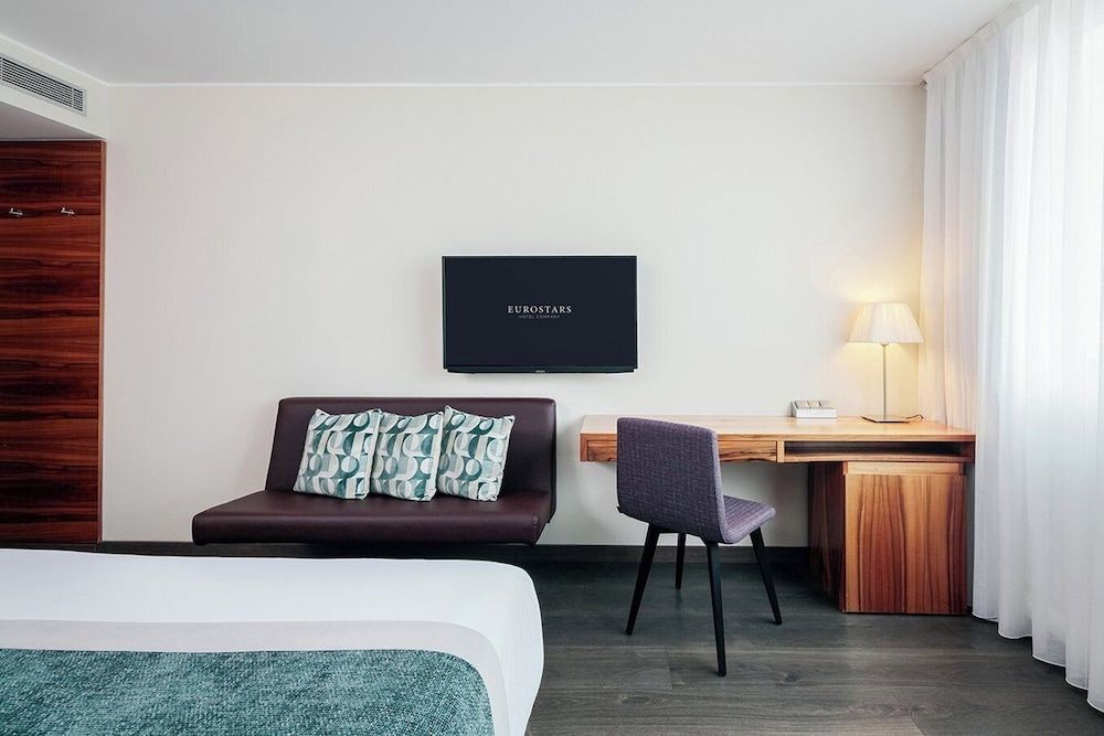 Hotel Eurostars Embassy Double Room 4