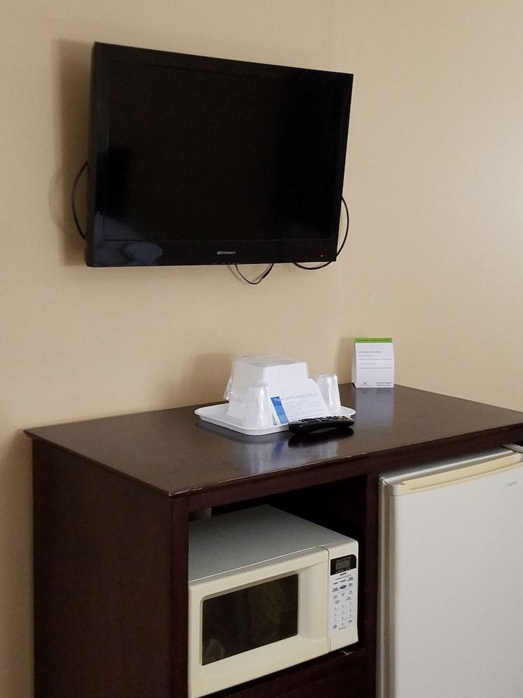 Timberlake Motel Room, 2 Queen Beds, Non Smoking 4