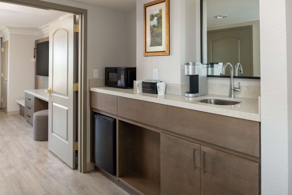 Suite, 1 Double Bed, Accessible, Bathtub (2 Room Suite)