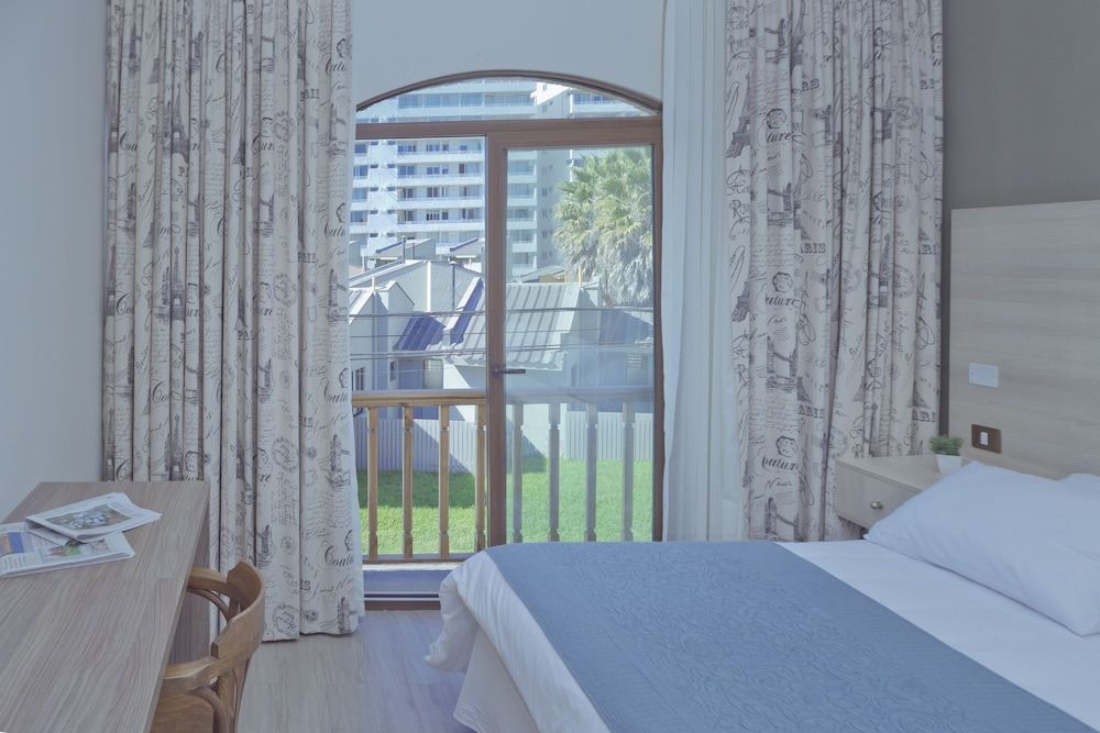 Habitación Ejecutiva cama extragrande con desayuno buffet