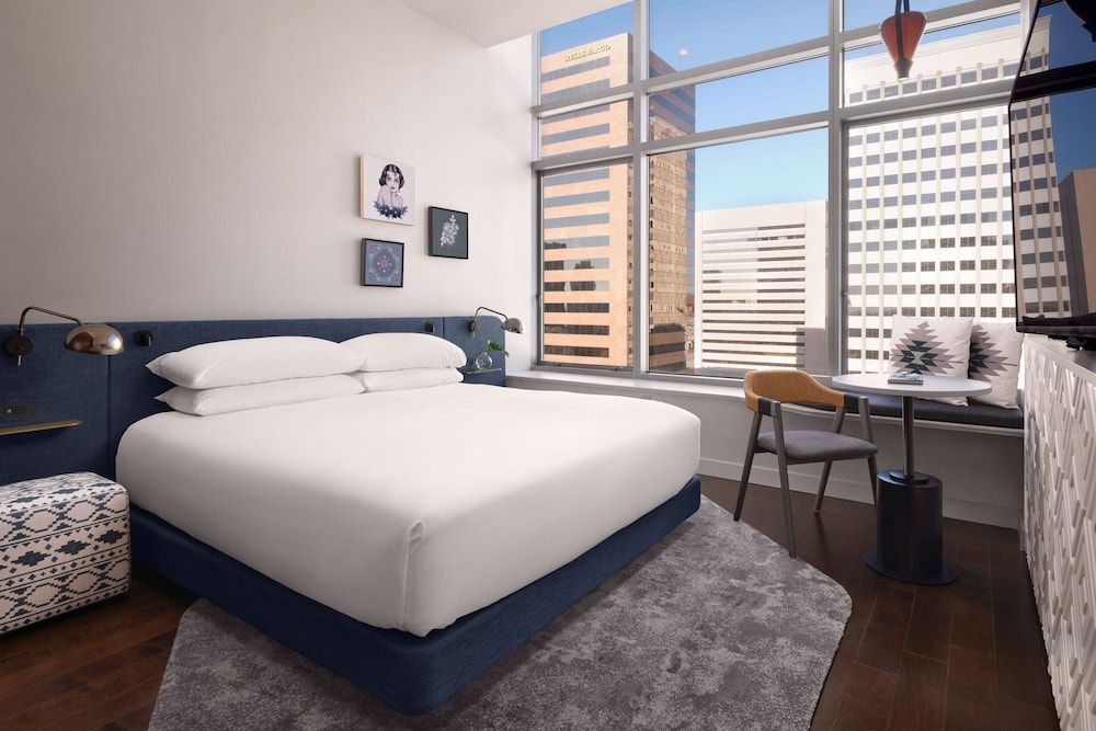 Premium Room, 1 King Bed, Non Smoking (Mobility Accessible, Roll-in Shower)