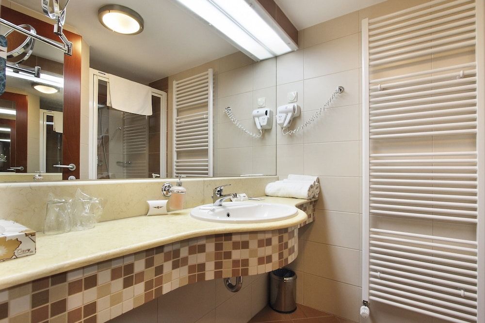 Airport Hotel Budapest Family Room 4