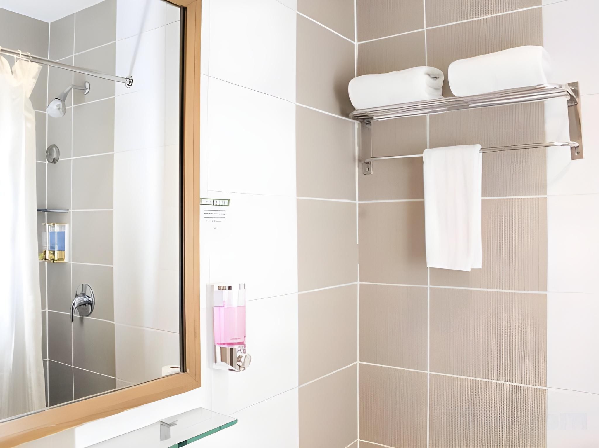 undefined Majestic Hotel (formerly Octagon Mansion Hotel) 4