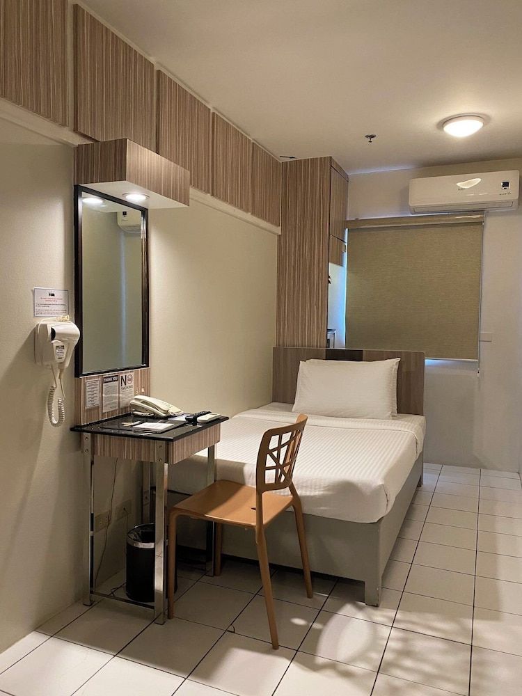 Majestic Hotel (formerly Octagon Mansion Hotel) Economy Room 3