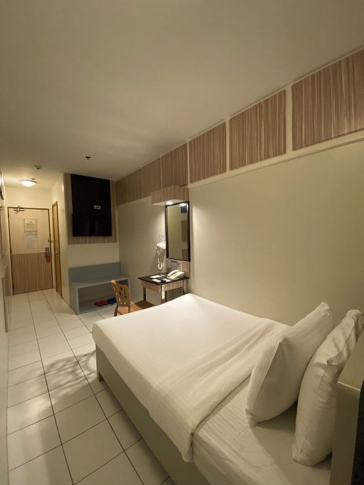 Majestic Hotel (formerly Octagon Mansion Hotel) Economy Room