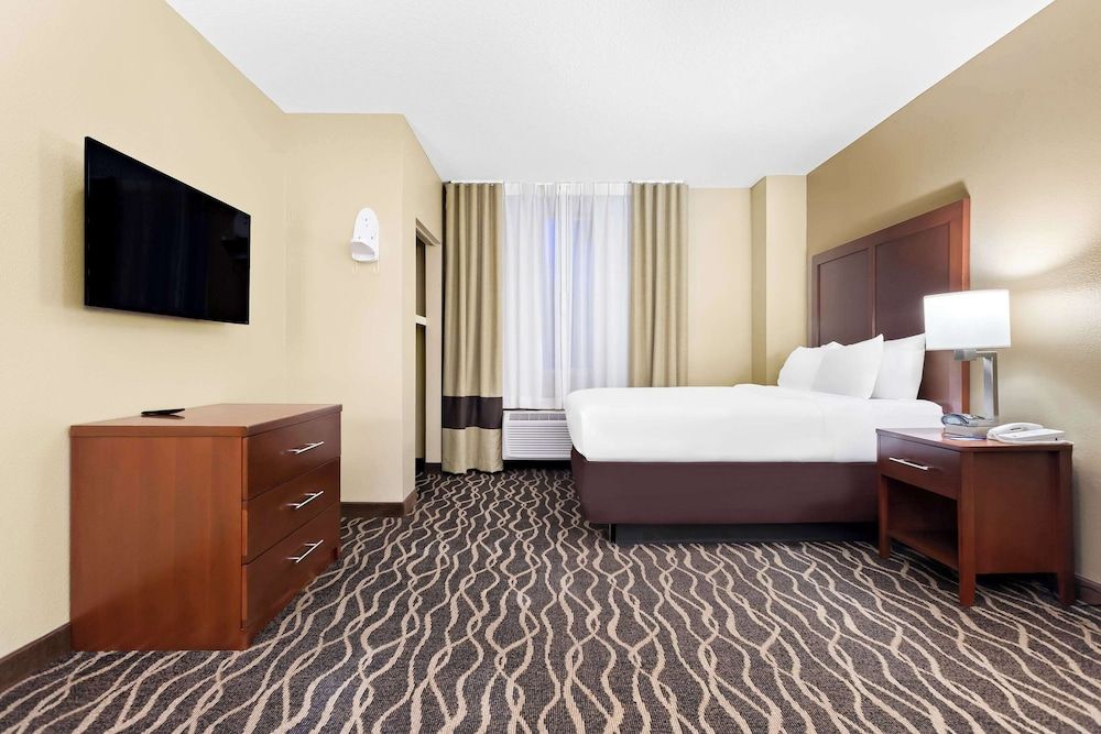 Queen Accessible Suite