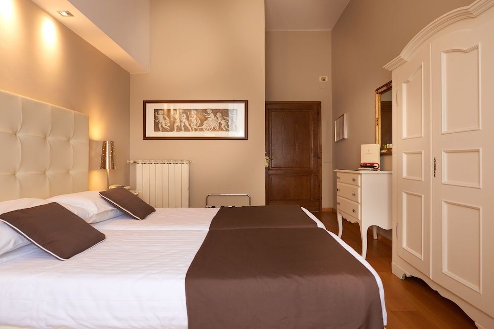 Hotel Cosimo De' Medici Standard Double or Twin Room 8