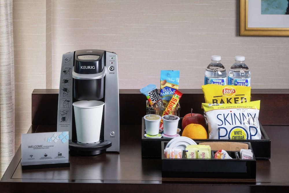 Room, 1 King Bed (Drinks and Snacks)