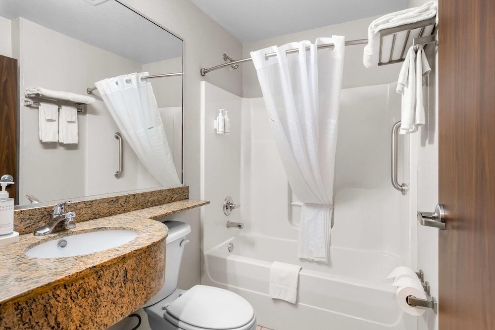 Suite, 1 Queen Bed with Sofa bed, Non Smoking, Refrigerator & Microwave