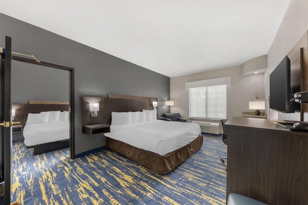 Suite, Multiple Beds, Accessible, Bathtub