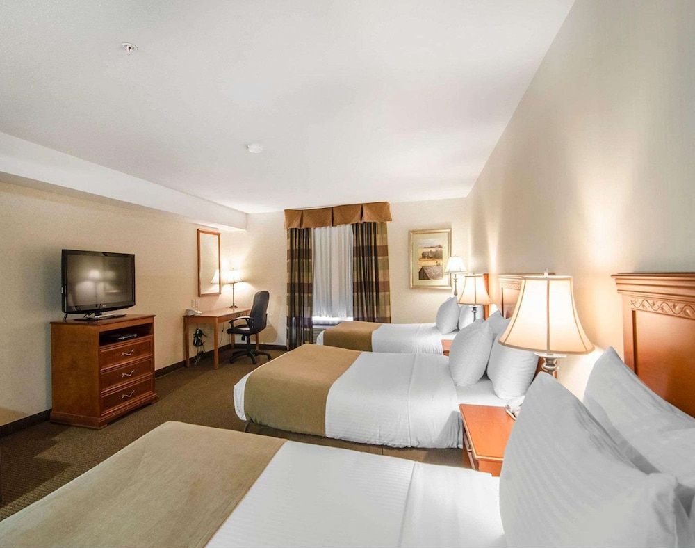 Room, Multiple Beds, Non Smoking (3 double beds)