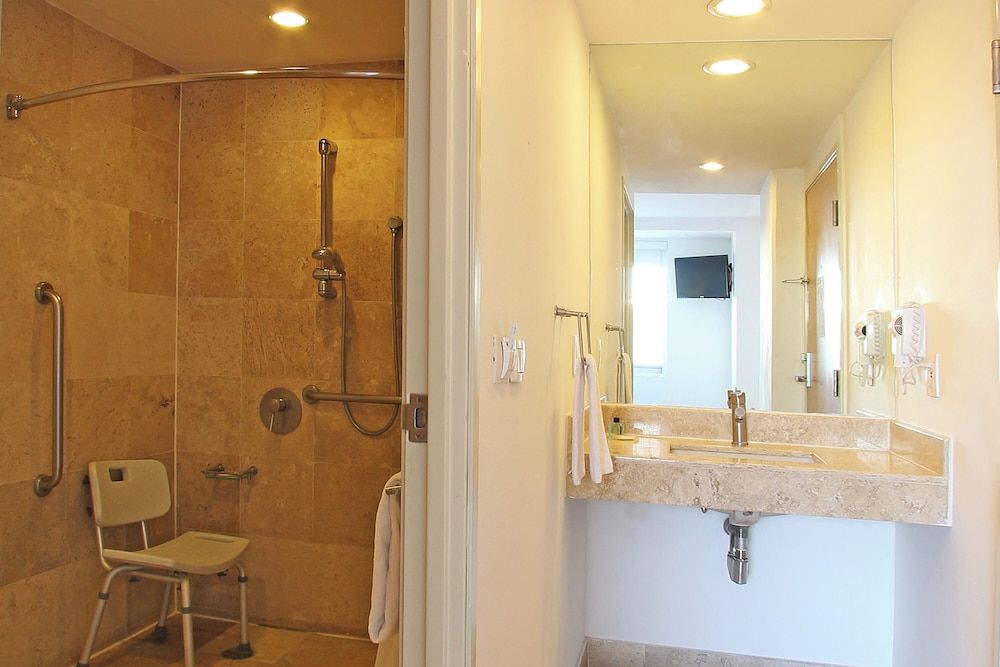 One Querétaro Plaza Galerías Standard Room, 2 Double Beds 3